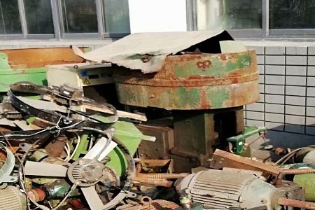 色尼达前乡模房设备、高低压配电柜、机器设备废旧品回收